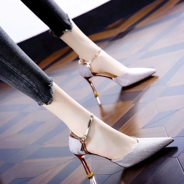 2024新款软皮尖头细跟高跟凉鞋包头一字扣中跟百搭中空单鞋少女