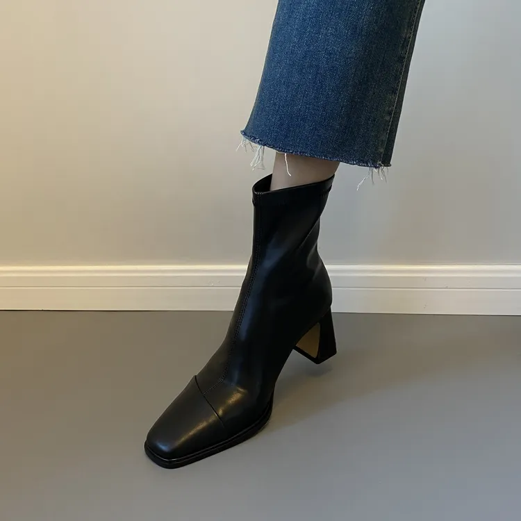 法式黑色高跟短靴女2024秋冬新款粗跟瘦瘦靴加绒方头马丁靴小踝靴
