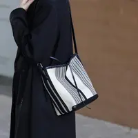FOXER春夏腋下水桶包轻奢休闲百搭女士条纹肩包上班大容量通勤包