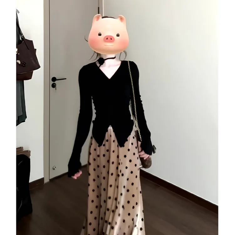 2025秋季新款轻奢风V领修身显瘦针织上衣高腰波点丝绒百搭半身裙