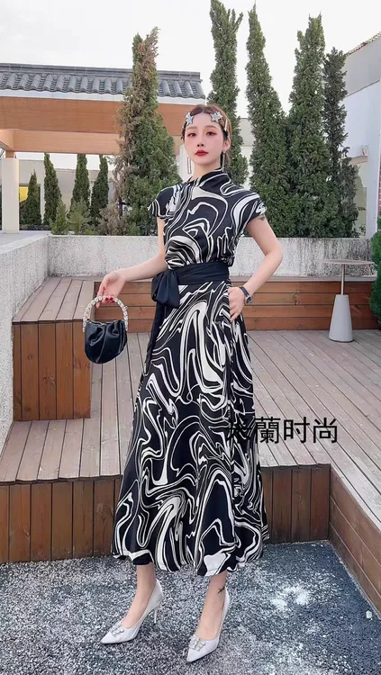 61111-B-4-3-5   轻奢高级感绑带收腰显瘦长裙印花大摆连衣裙女装