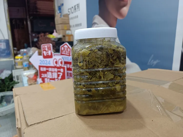 云南哈尼梯田自腌酸菜