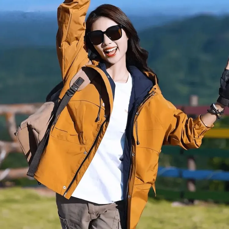 2025新款连帽冲锋衣男女秋冬款户外旅行宽松登山服防水夹克外套男