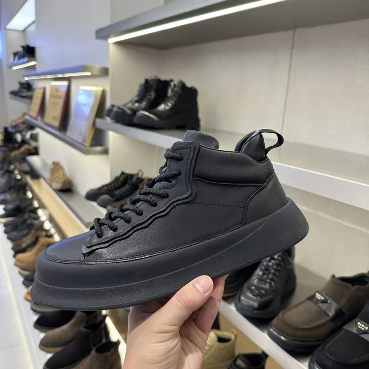 欧货个性休闲鞋牛皮2024冬季新款加绒厚底中帮男士鞋子系带