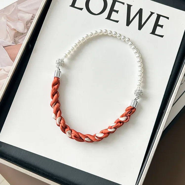 懒人珍珠丝巾搭配磁吸扣长条小丝巾女高级感锁骨链护颈饰2024新款