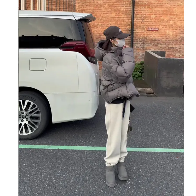 黑色连帽羽绒服女短款2024冬季新款云朵泡芙加厚高级感白鸭绒外套