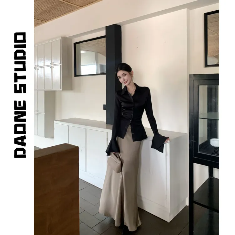 DAONE显瘦气质外穿黑色抗皱缎面衬衣+缎面法式鱼尾半身裙长裙