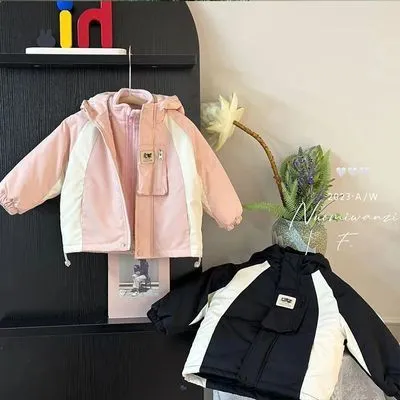 儿童秋冬保暖外套男女宝宝新款冲锋衣连帽女童洋气拼接童装冲锋衣