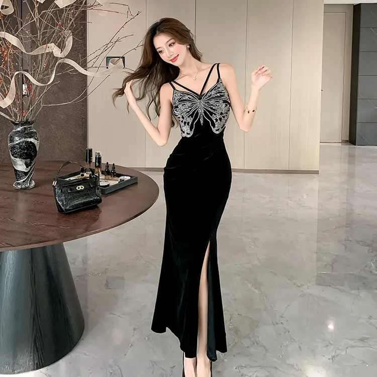 小众高级感吊带连衣裙女法式气质丝绒长裙晚礼服生日开叉鱼尾裙子