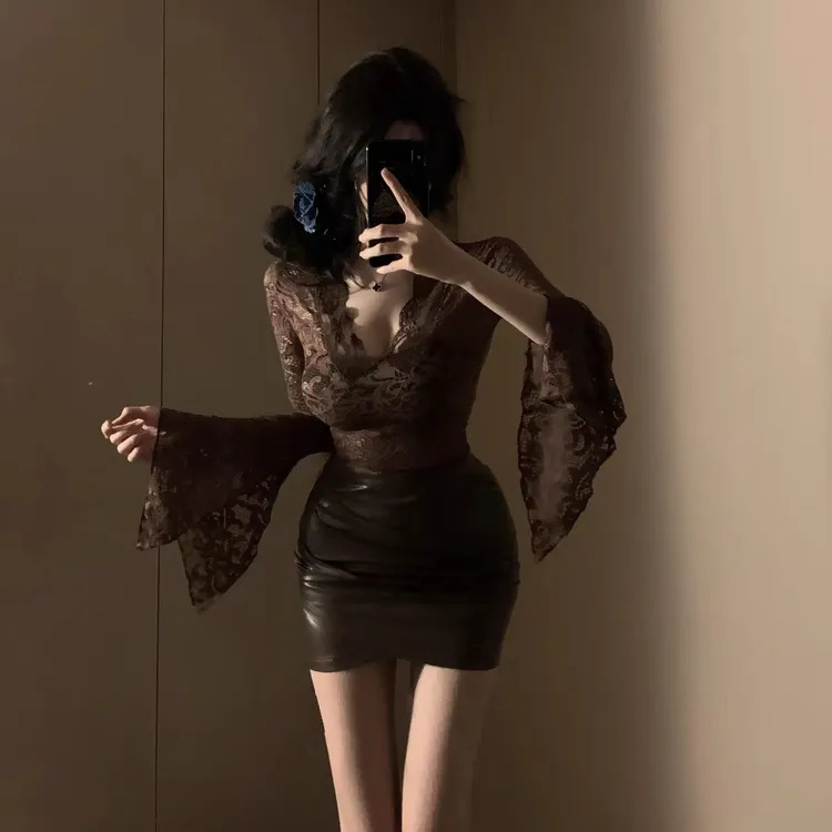 金秘书韩剧女二穿搭性感显瘦小千金贵气风深咖包臀皮裙套装女秋冬