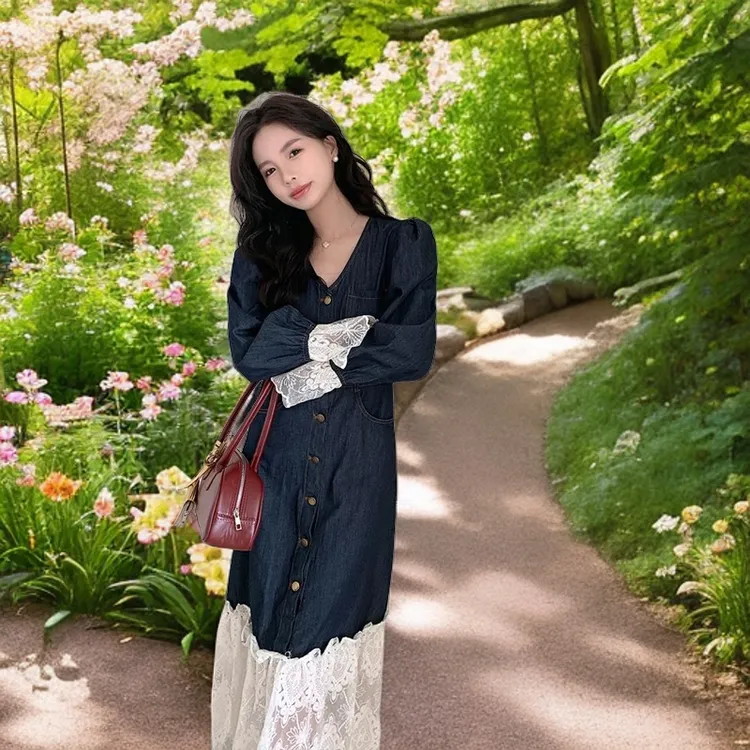 爆款连衣裙春新款牛仔蕾丝拼接V领长袖大码收腰长裙