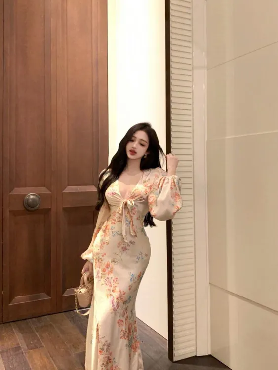 玫瑰印花v领泡泡袖连衣裙女夏季御姐风气质碎花裙子包臀鱼尾长裙