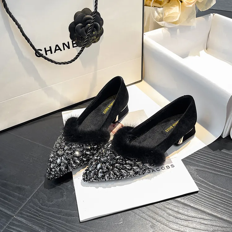 法式水钻尖头加绒毛毛鞋粗跟高跟鞋秋冬新款保暖百搭大码41一43