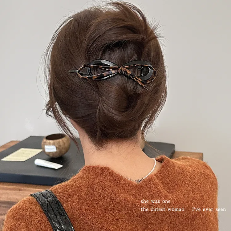 豹纹皮质蝴蝶结扭扭夹横夹女夏季高级感发夹后脑勺一字夹发卡头饰