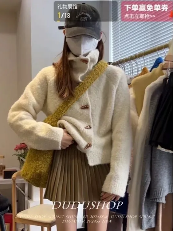 高领慵懒风毛衣女牛角扣2025秋冬新款高级感软糯毛衣开衫外套女