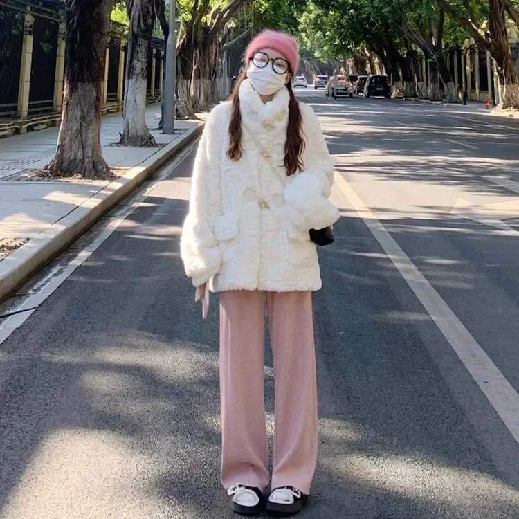小香风2025新款羊羔毛外套女皮毛一体秋冬季獭兔毛加厚时尚牛角扣