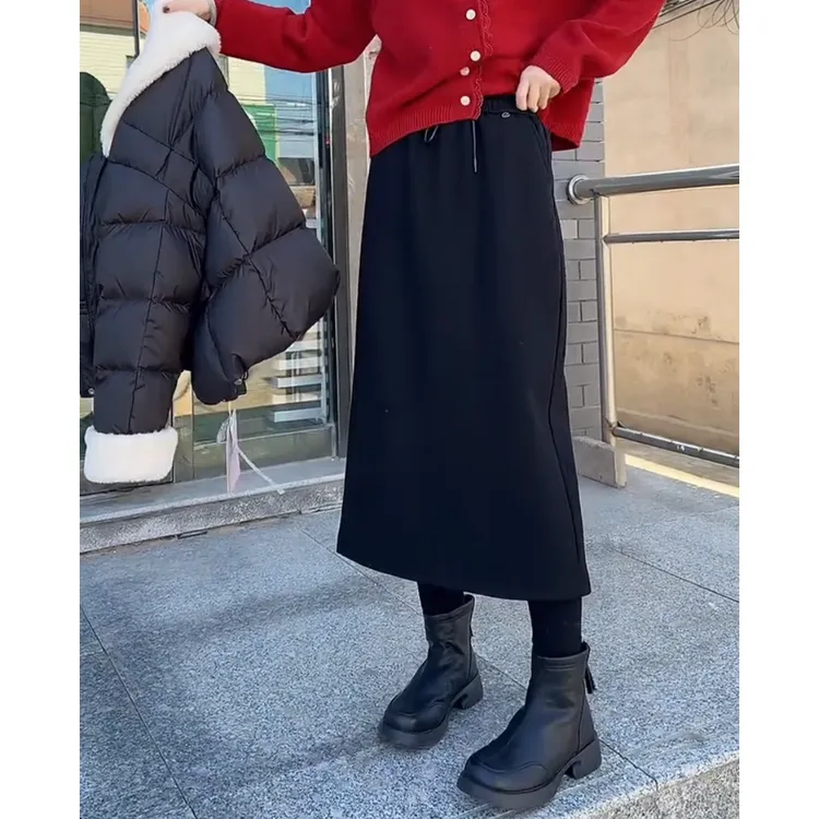 景倩妮黑色韩系百搭休闲半身裙2024年冬季新款加绒高腰显瘦中长裙