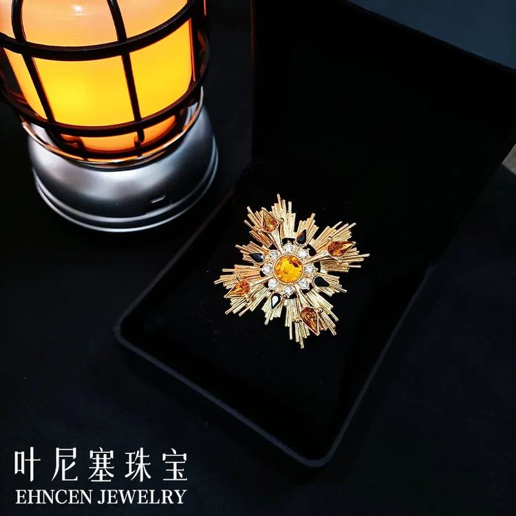 合金仿水晶胸针 中古重工百搭十字架星芒胸针饰品轻奢