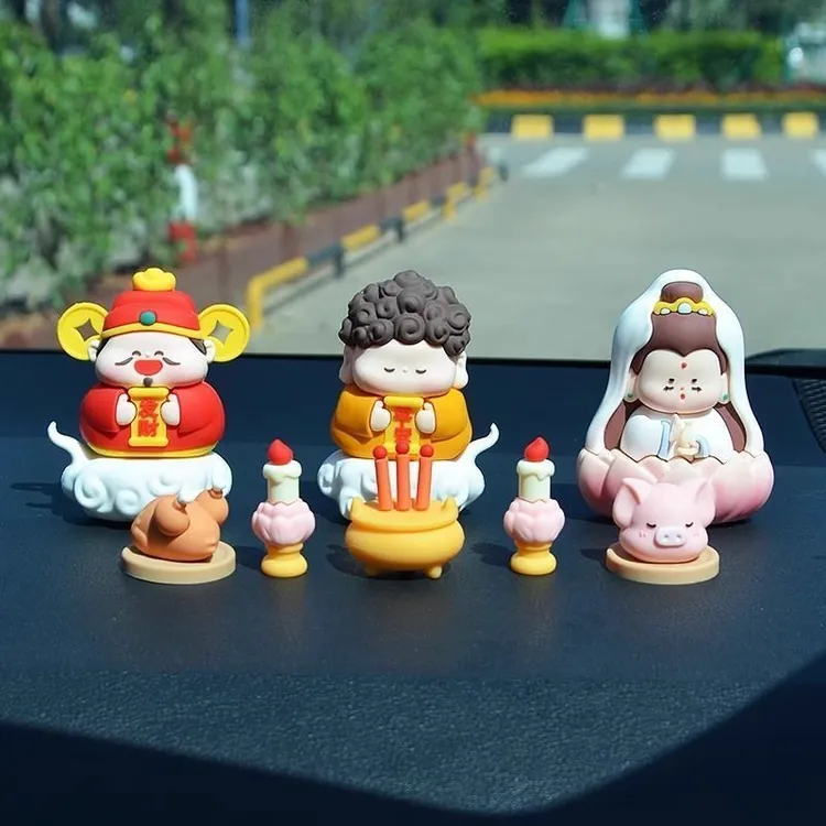 卡通创意财神爷摆件车载小神仙桌面装饰品办公室工位解压摆件