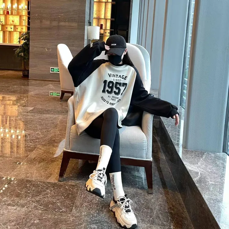 撞色圆领卫衣女加绒2025新款爆款美式宽松大版慵懒风字母拼接上衣