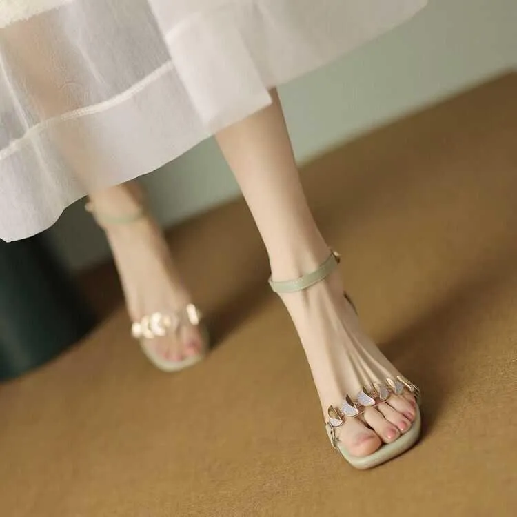 夏季2025新款露趾一字带凉鞋粗跟真皮方头气质高跟鞋网红凉拖鞋