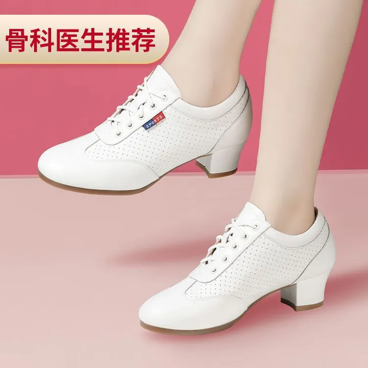 白色中跟舞蹈鞋女士春夏季真皮软底轻盈缓震交谊舞鞋粗跟水兵舞鞋