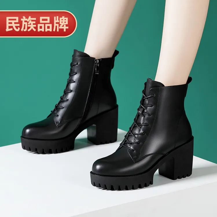真皮小短靴秋冬女士英伦风粗跟时尚百搭加绒圆头防水厚底舒马丁靴