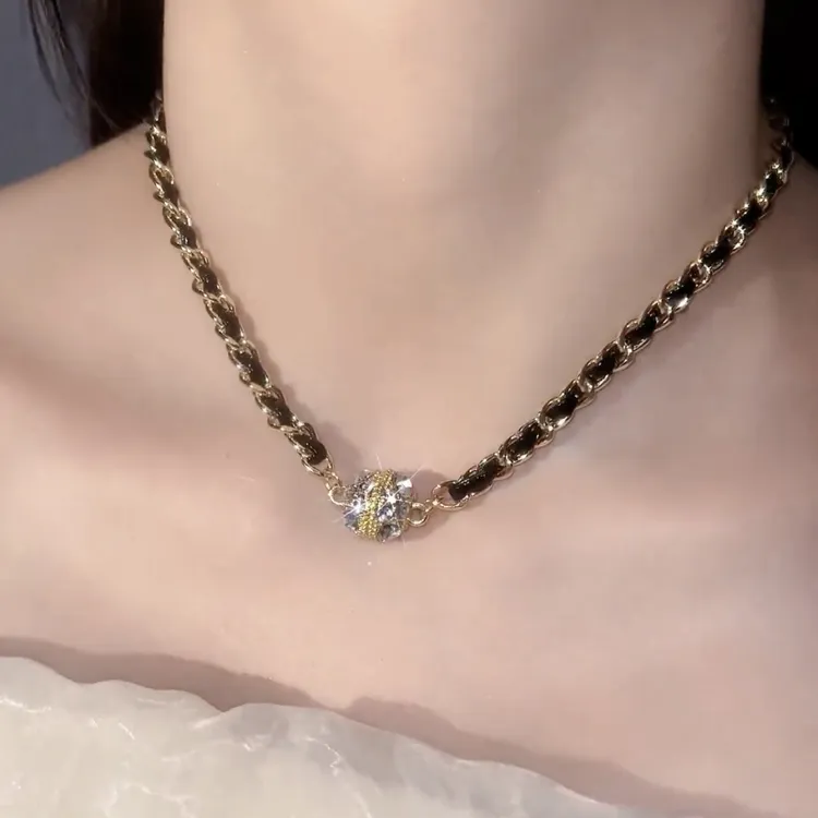 钛钢皮质项链 网红磁吸球球皮革项链轻奢气质独特设计高级感颈链