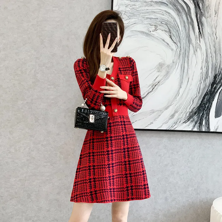 小香风过年红色针织连衣裙女2025秋季新品款高腰A字打底毛衣裙子