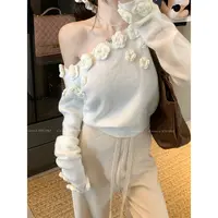 立体花朵露肩长袖针织衫女秋季宽松甜美套头毛衣设计短款白色上衣