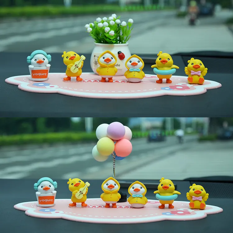 车载摆件汽车内饰品解压女神款卡通车用车上仪表台迷你网红加油鸭