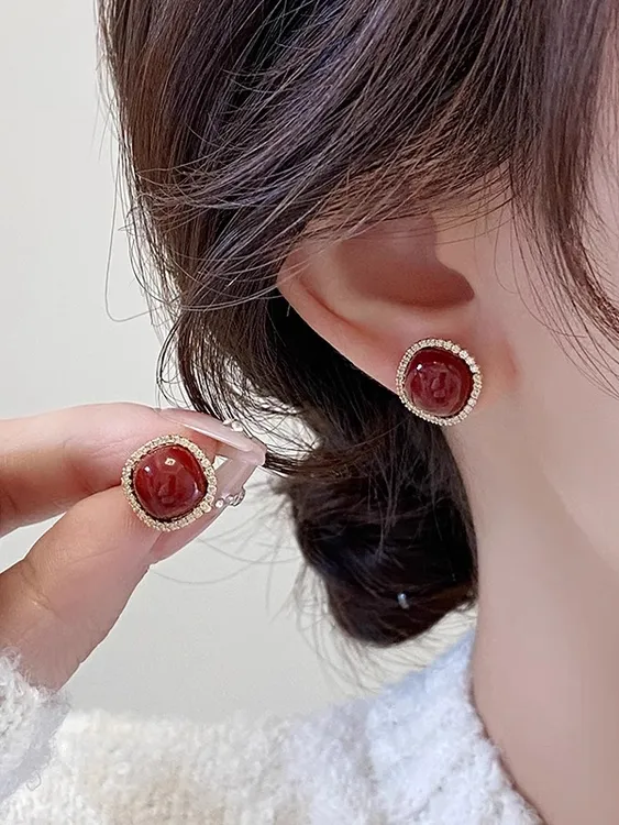 铜合金耳饰 轻奢气质安可拉红珠珠耳环女高级感复古简约耳钉耳饰