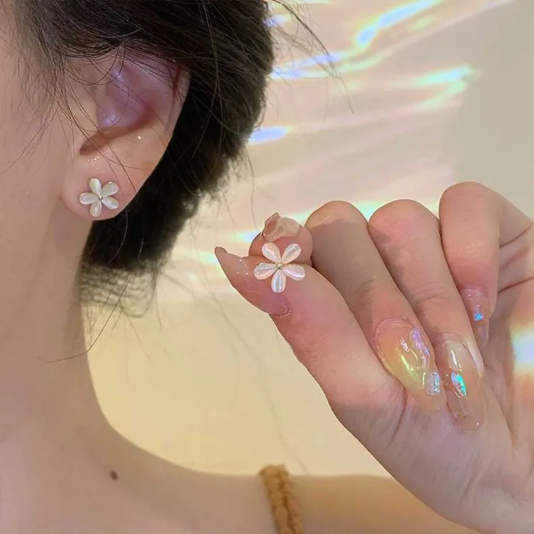 气质高级感花瓣耳环2025年火爆款小众轻奢设计潮耳钉秋冬耳饰女