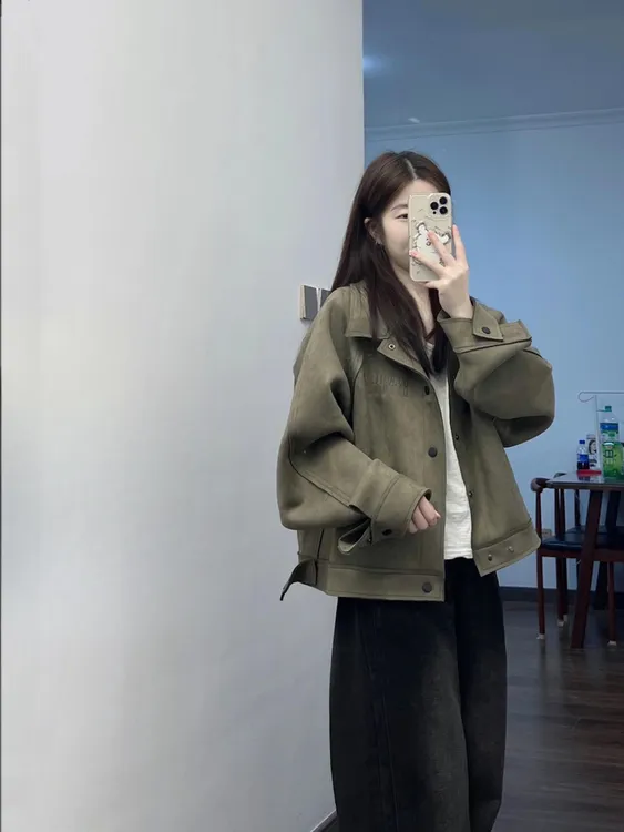 2024秋冬新款美式工装军绿色短款夹克机车外套女搭配牛仔裤两件套