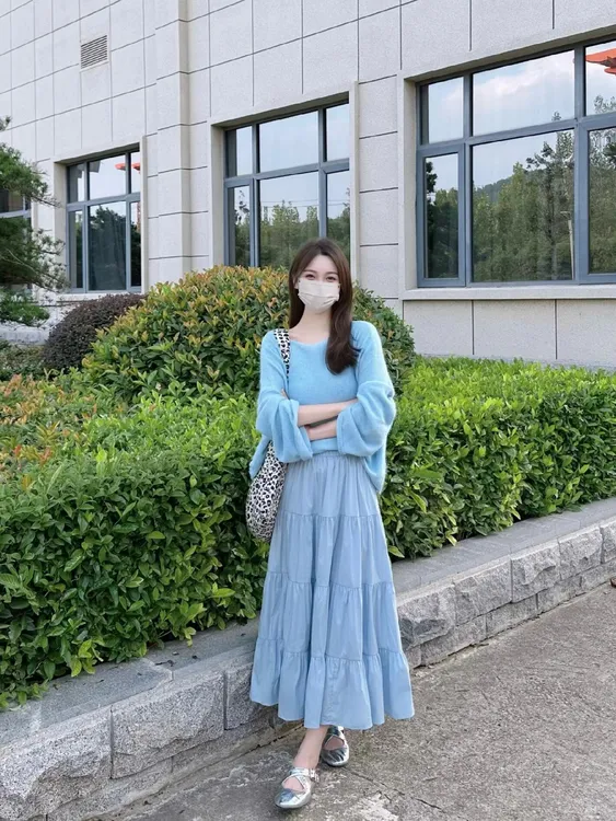 韩系浅蓝色慵懒风长袖针织衫女秋季气质显瘦温柔高腰半身裙两件套