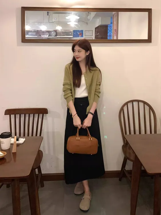 小个子初秋季新款穿搭一整套微胖显瘦减龄茶系韩剧裙子两件套装女