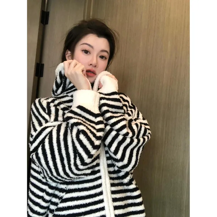 韩版简约黑白条纹半边绒睡衣女款冬季加厚保暖针织家居服连帽套装