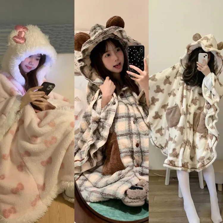 少女可爱斗篷款毛绒连帽睡裙女冬季新款家居服珊瑚绒加厚保暖睡袍