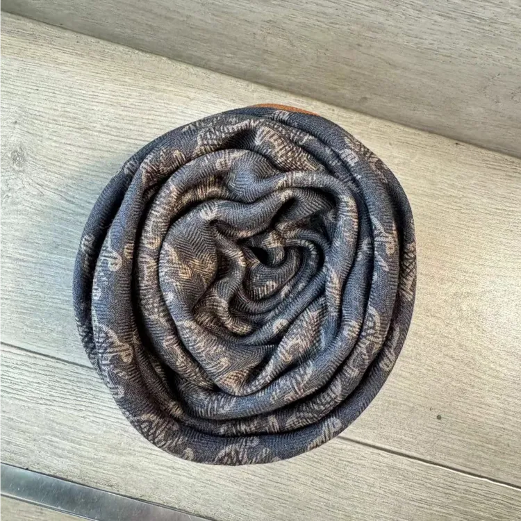 丝毛凯旋门经典色时尚大气135方巾女士丝巾围巾防晒披肩外搭H001