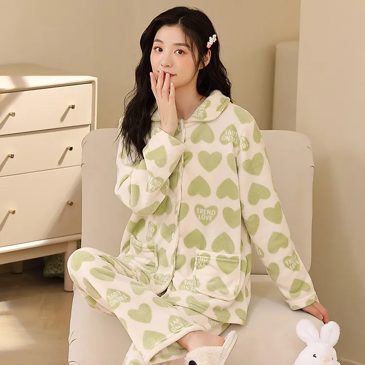 宽松舒适锁温法兰绒女士家居服轻松保暖软糯轻盈居家外出舒适套装