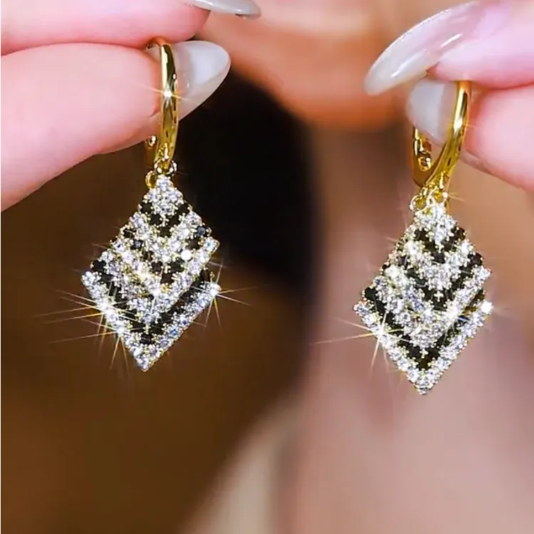 铜合金合成锆石耳饰 56【秀峰梦境】经典黑白条纹耳环女百搭高级感