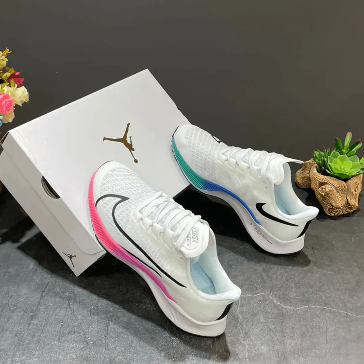 耐克夏季轻便ZOOMPEGASUS37飞马37男女跑步鞋白彩虹BQ9646-103