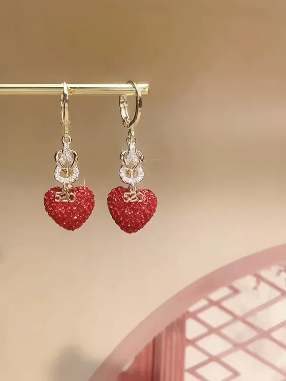 铜合金耳饰 真爱桃心红爱心520闪闪时尚精致百搭气质耳扣耳环轻奢