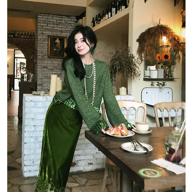 秋季2024新款漂亮女装高端时尚套装绿色套头毛衣丝绒半身裙两件套
