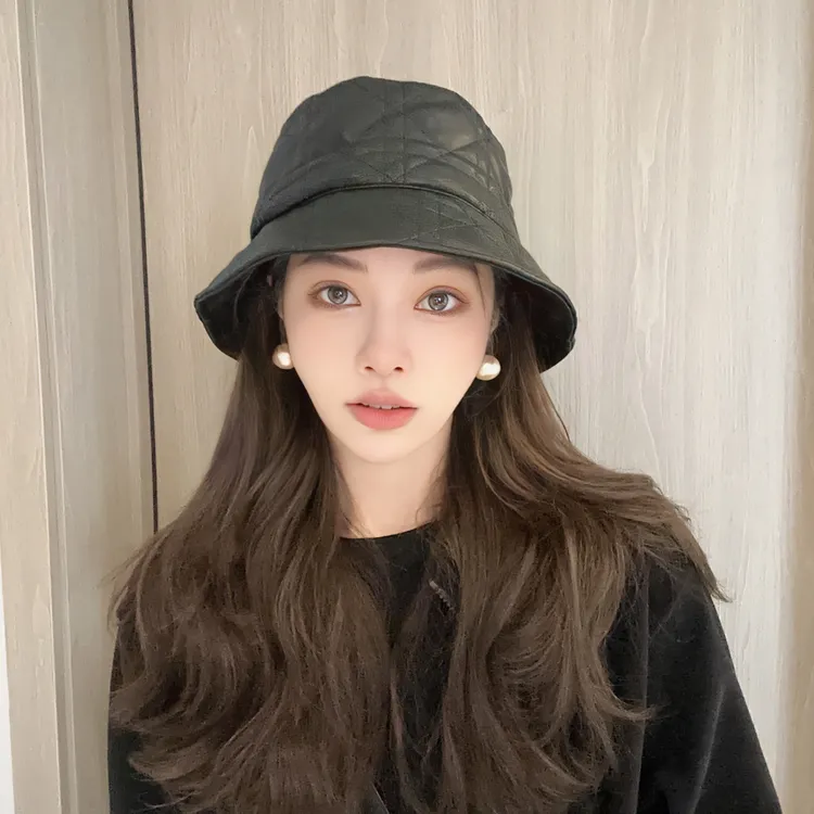 韩版秋冬格子pu皮质盆帽百搭显脸小黑色水桶帽复古潮人渔夫帽子女