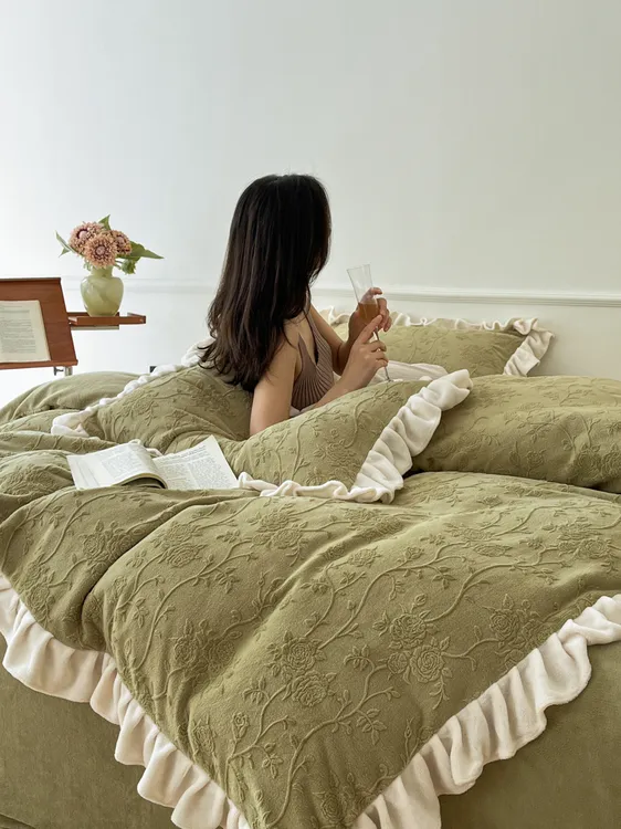 法式高端加厚牛奶绒四件套立体雕花全消光冬季花边被套床单婴儿绒