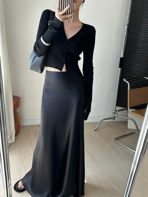 法式高腰醋酸缎面长款半裙摩登时髦气质黑色半身裙垂感A字裙长裙