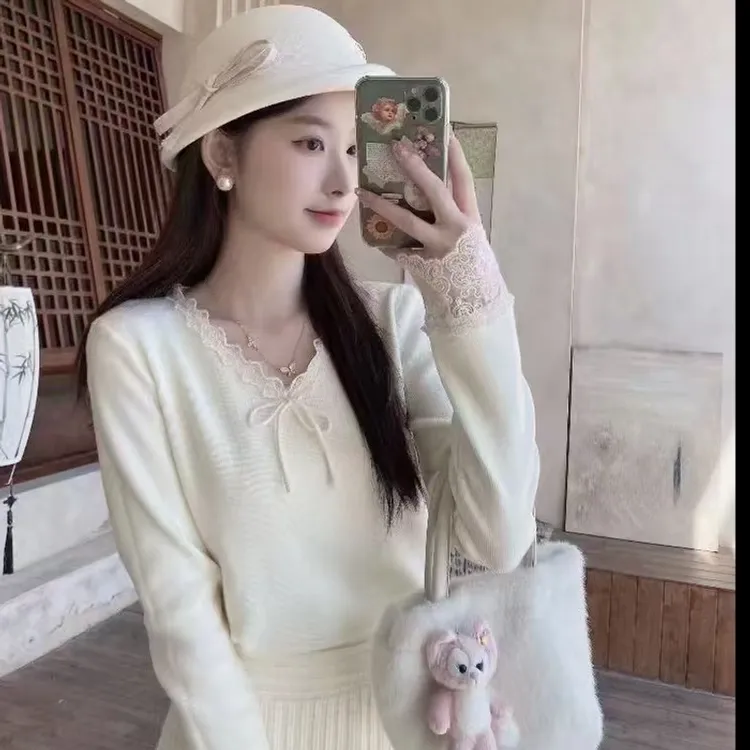 网红百搭V领蕾丝上衣蕾丝打底气质长袖白色洋气时尚加绒甜美秋冬
