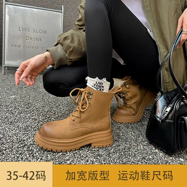 厚底马丁靴女款2024新款秋冬超火短靴大码短靴41到43软底不累脚