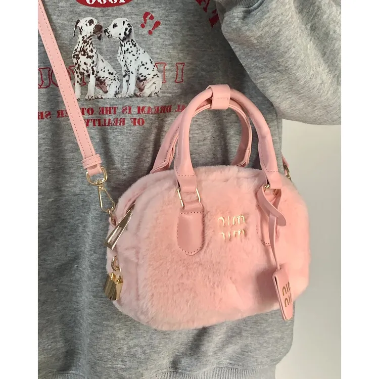 2025新款秋冬潮毛毛包可爱手提包粉色毛绒包网红百搭单肩斜跨包女